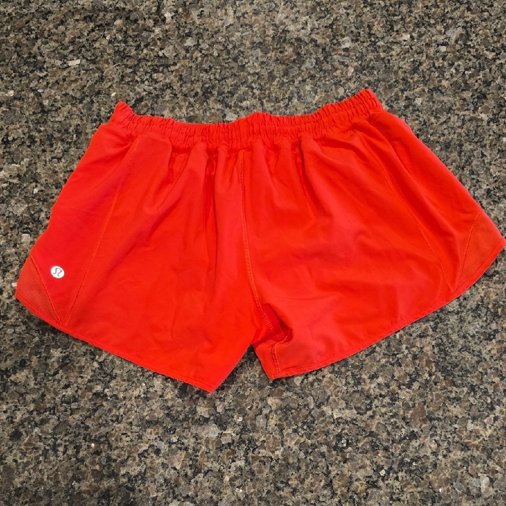 Lululemon LR Hotty Hot II Shorts - Picture 2 of 10